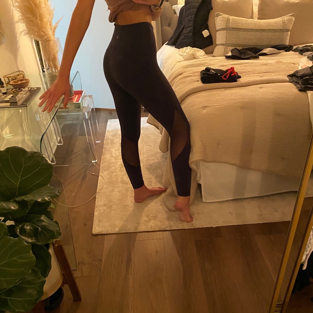 Navy blue athleta leggings with mesh calves